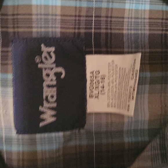 Wrangler long sleeve button down shirt - Picture 2 of 3